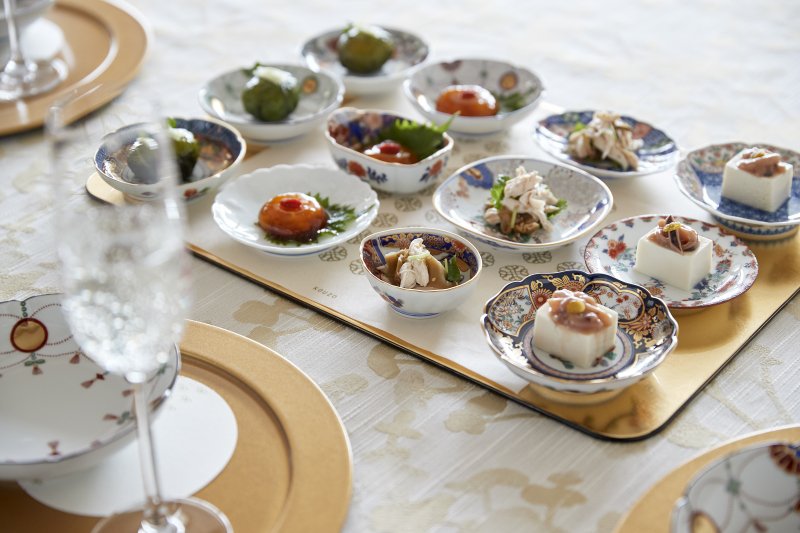 書籍：有田焼を愉しむ食卓とレシピ　伝統文様×色彩×料理で魅せる31のテーブルコーディネート