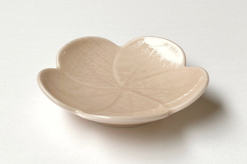 Nishiki, white silver, Saishozui [Twisted plum-shaped plate, small] Pink