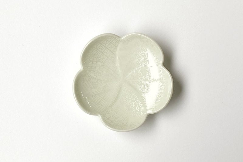 Nishiki, white, silver, Saishozui [Twisted plum-shaped plate, small] White
