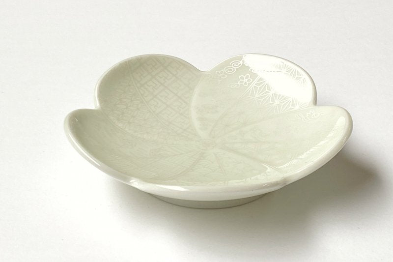 Nishiki, white, silver, Saishozui [Twisted plum-shaped plate, small] White