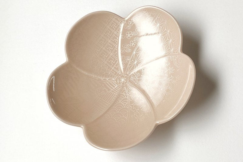 Nishiki, white, silver, Saishozui [Twisted plum-shaped plate, large] Pink