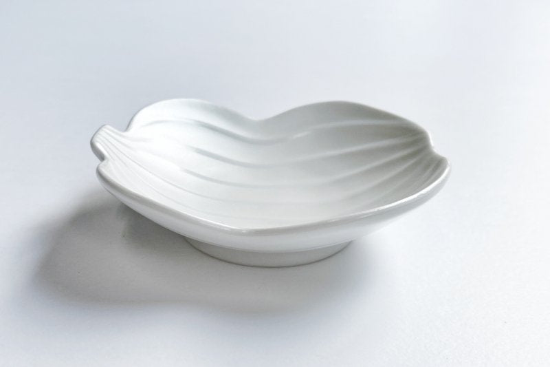 Nishikishiroginsai [Gourd-shaped small plate]