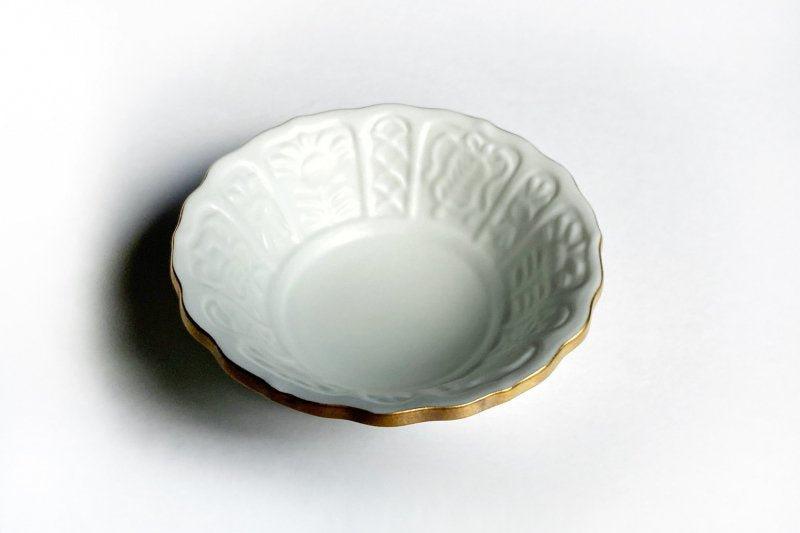 Treasure carved bean bowl (gold)