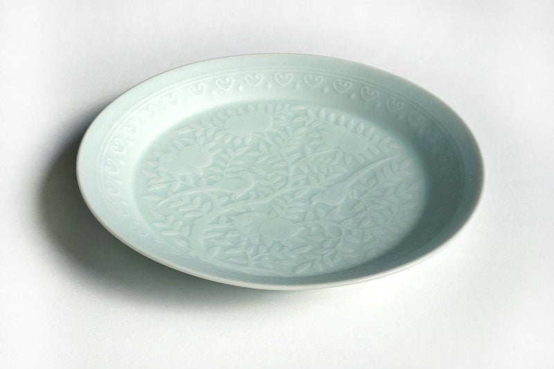 Blue and white porcelain blast peach carving [Japanese plate]
