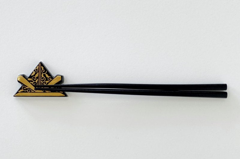 Black glaze gold arabesque helmet-shaped chopstick rest