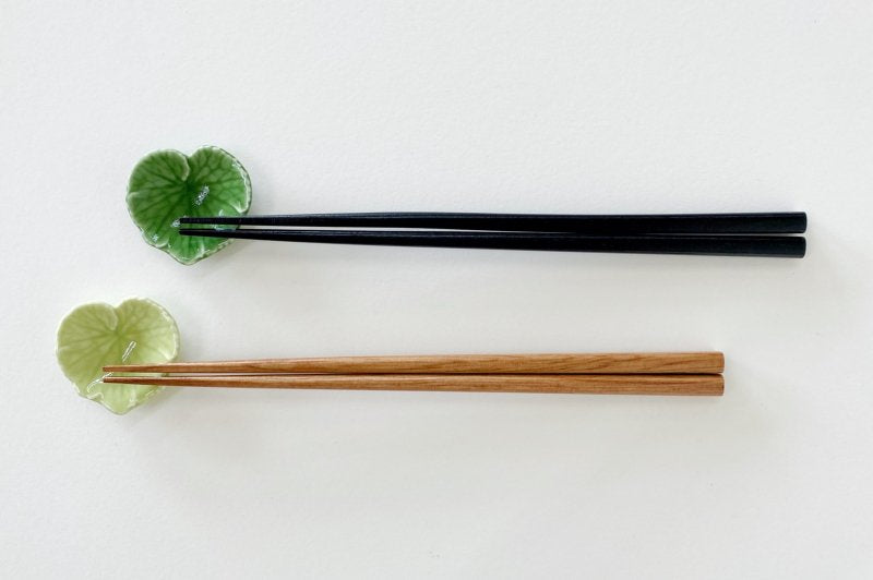 Wasabi leaf-shaped chopstick rest (green)