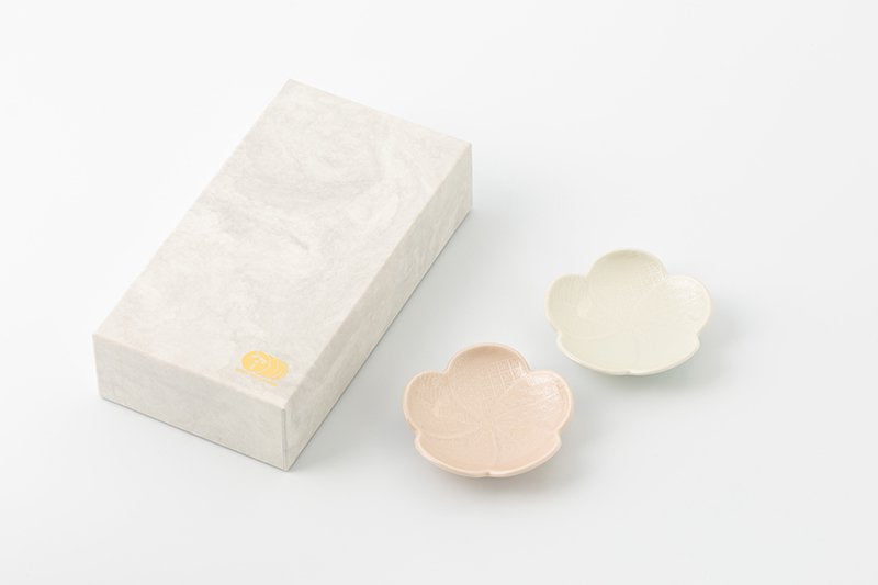 Nishikishirogin Saishozui [Twisted plum-shaped plate, small] Pink/white 2-piece set