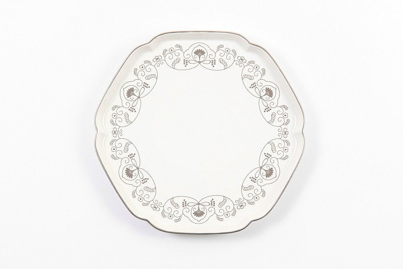 Yuikaraksa [Flower-shaped plate (19cm) gold/platinum 2-piece set]