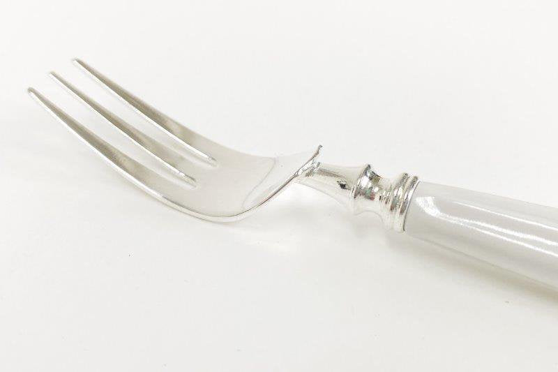 Tea fork (white porcelain/shimashima)